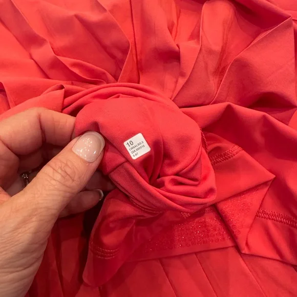 LuluLemon Pleated CoralWomen's Athletic Skirt - Picture 4 of 4